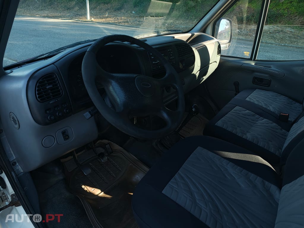 Ford Transit 120 VAN TD 85cv (9 Lugares)