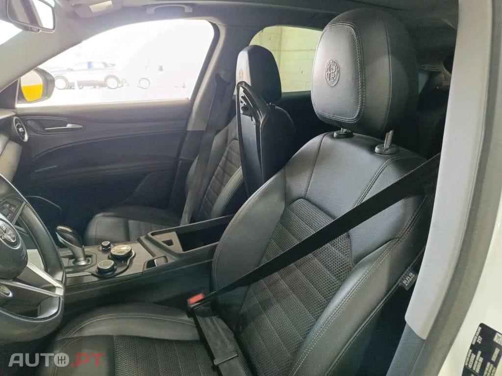 Alfa Romeo Stelvio 2.2 D B-Tech AT8