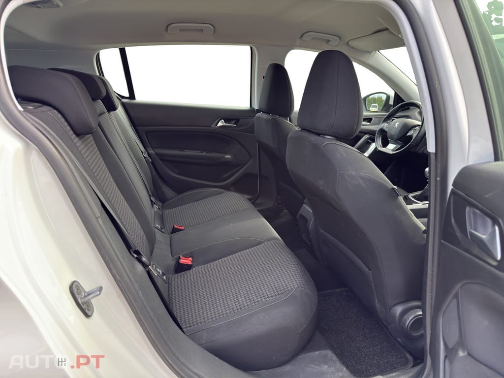 Peugeot 308 1.2 PureTech Business Line