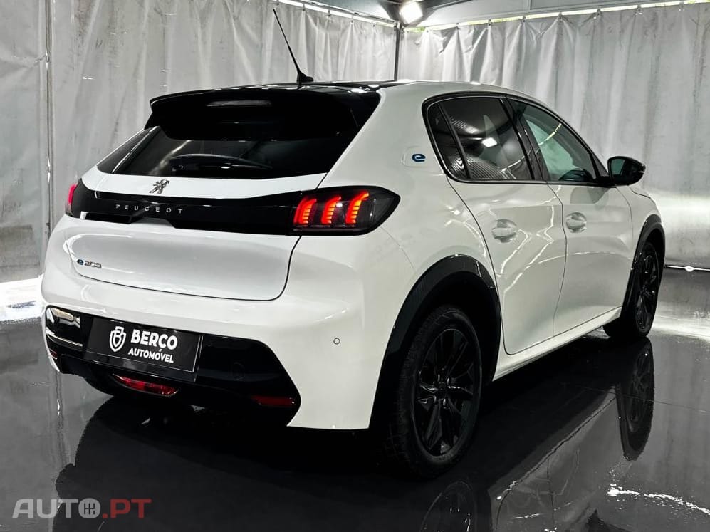 Peugeot E-208 50 kWh Allure Pack