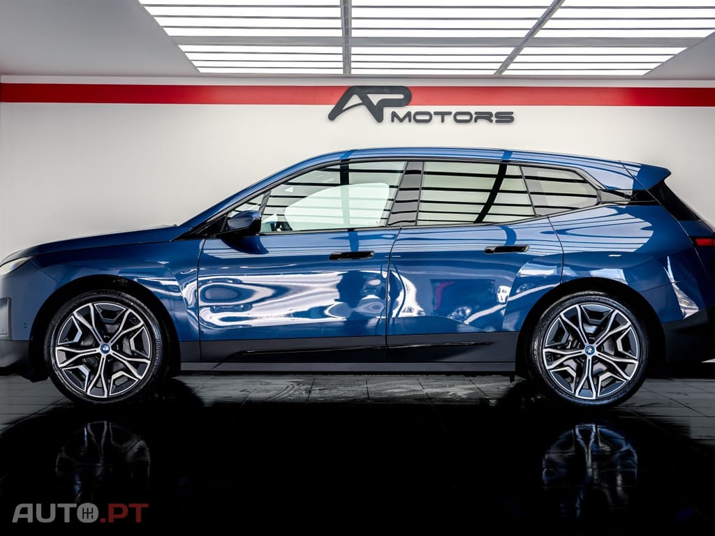 BMW iX xDrive 40