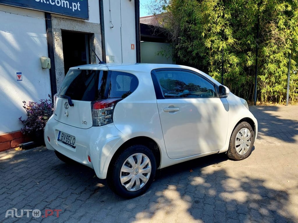 Toyota iQ 1.0 VVT-i