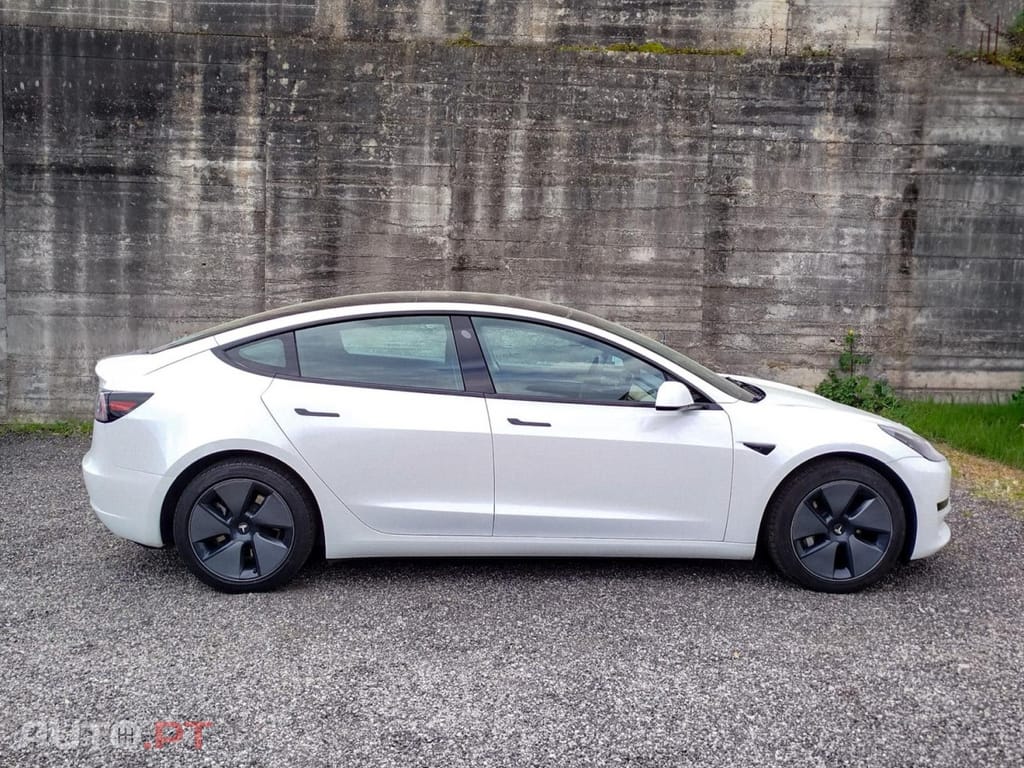 Tesla Model 3 Standard Range Plus RWD