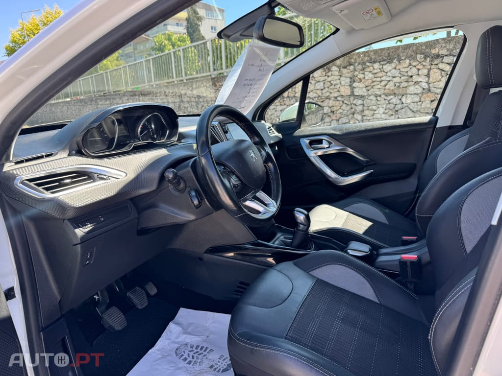Peugeot 2008 1.2 PureTech Allure