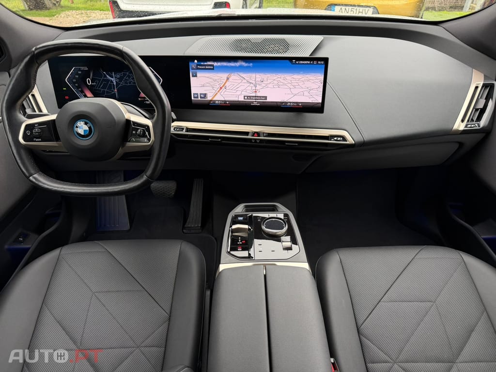BMW iX xDrive 40 Pack Desportivo