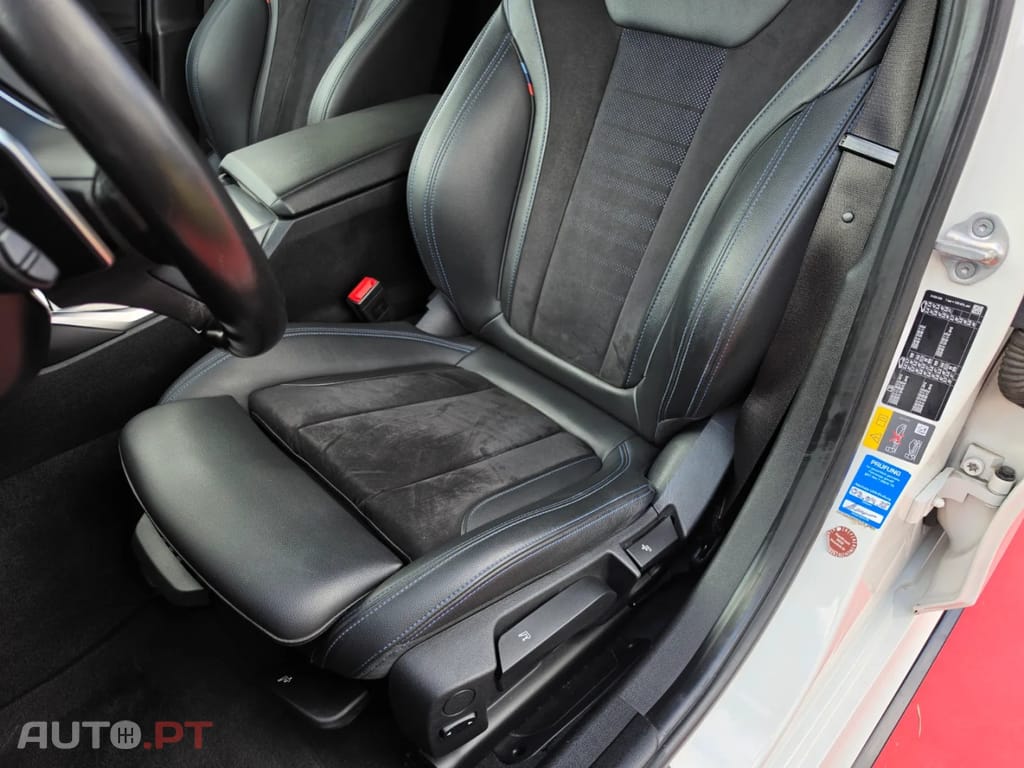 BMW 330 e Pack M Auto — fotografia 12