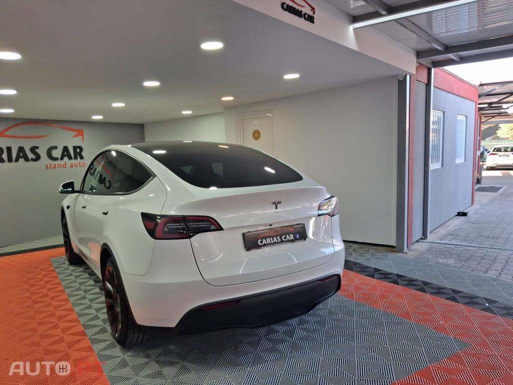 Tesla Model Y Standard RWD
