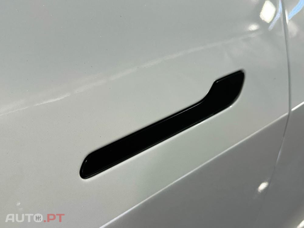 Tesla Model Y Long Range Dual Motor AWD