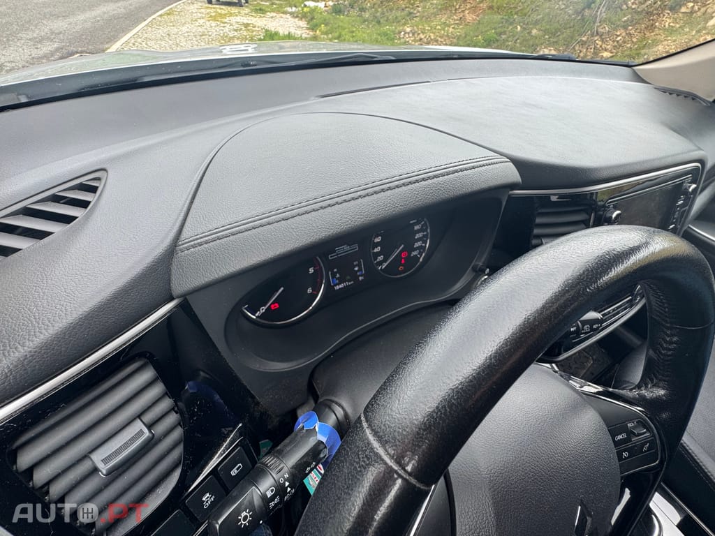 Mitsubishi Outlander 2.2DI-D instyle 2wd