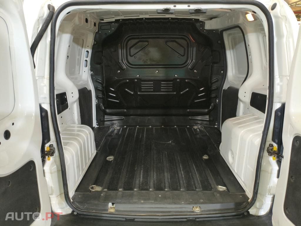 Fiat Fiorino 1.3 M-jet Adventure com 1GD