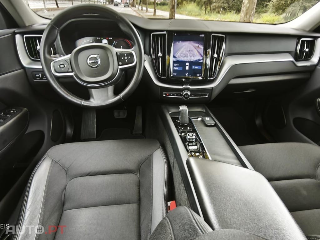 Volvo XC60 2.0 T8 PHEV Momentum Plus AWD