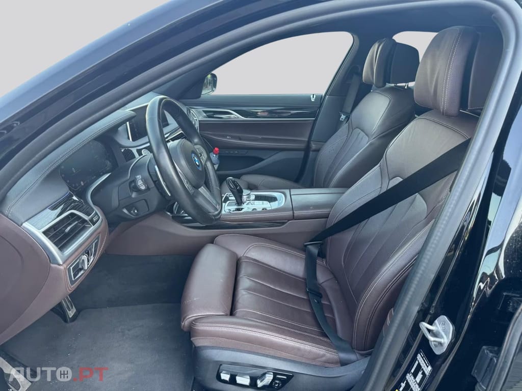 BMW 745 e M Sport I.V.A DEDUTIVEL 