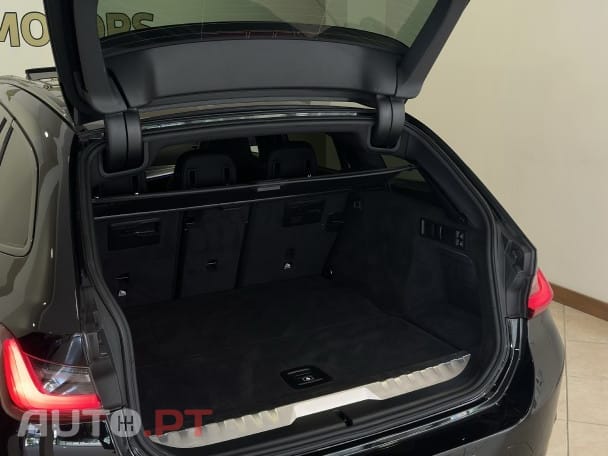 BMW 330 e Pack M Auto — fotografia 11