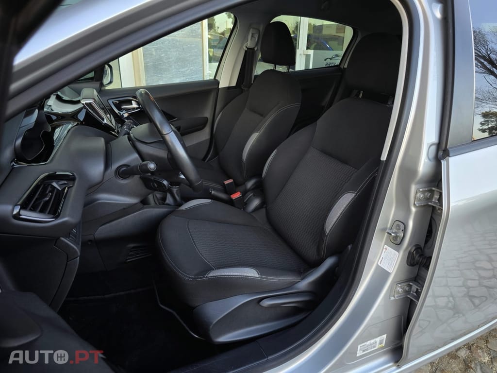 Peugeot 208 1.6 BlueHDi Style