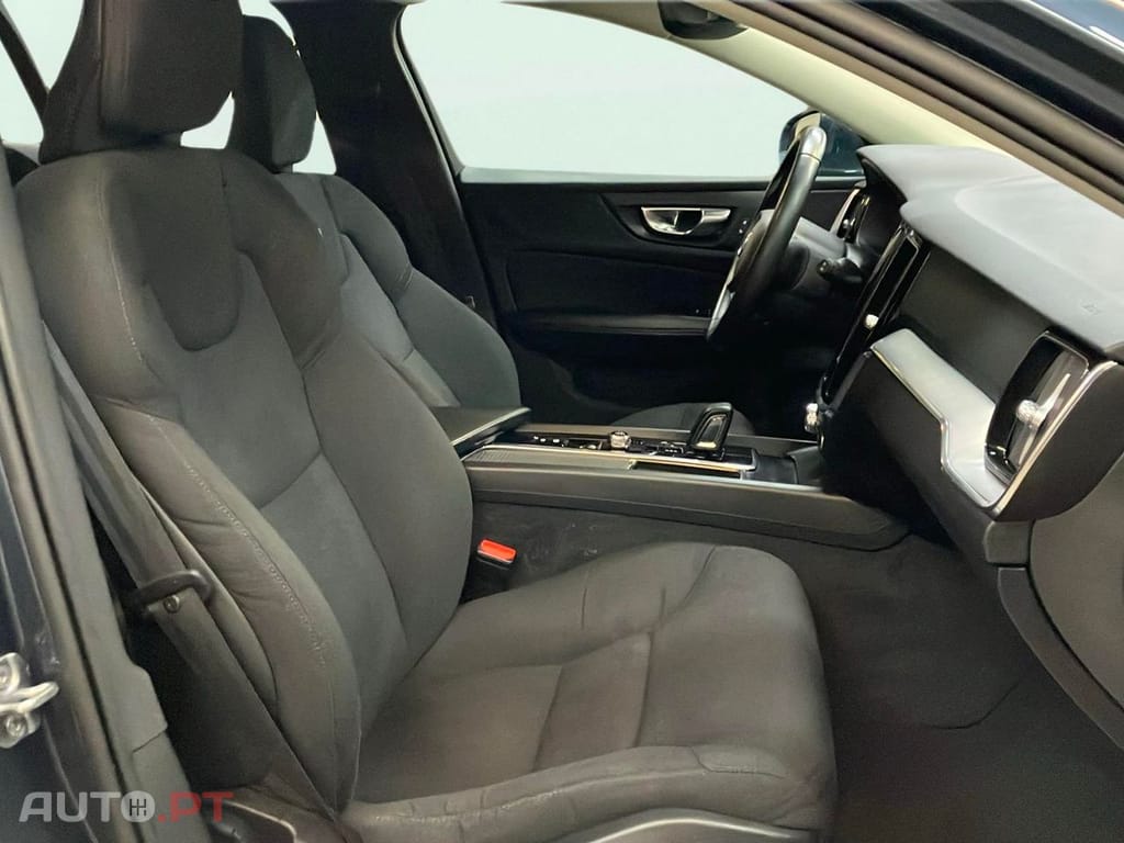 Volvo V60 2.0 B4 Momentum Plus Geartronic