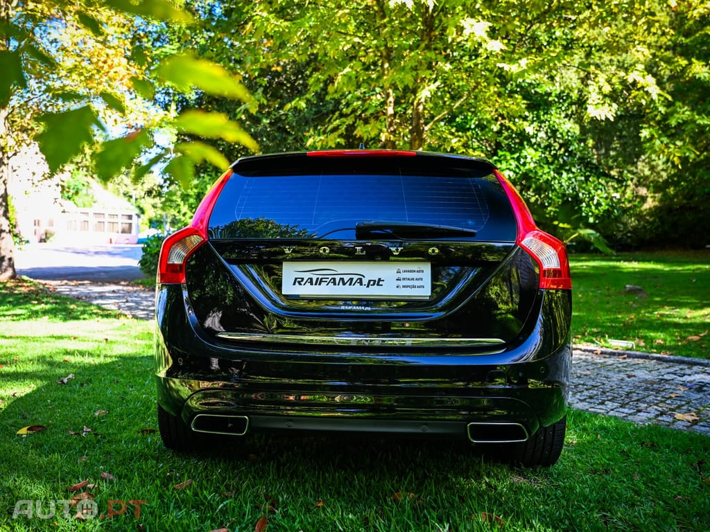 Volvo V60 2.4 D6 R-Design Momentum AWD Phev