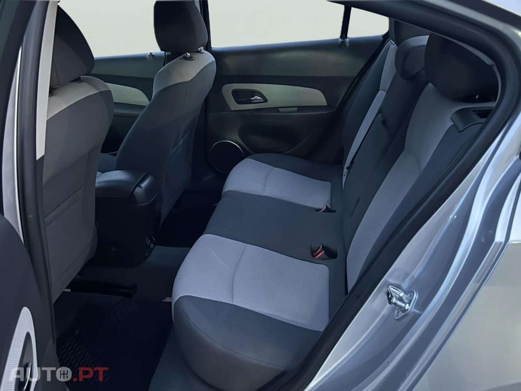 Chevrolet Cruze 1.6 LS