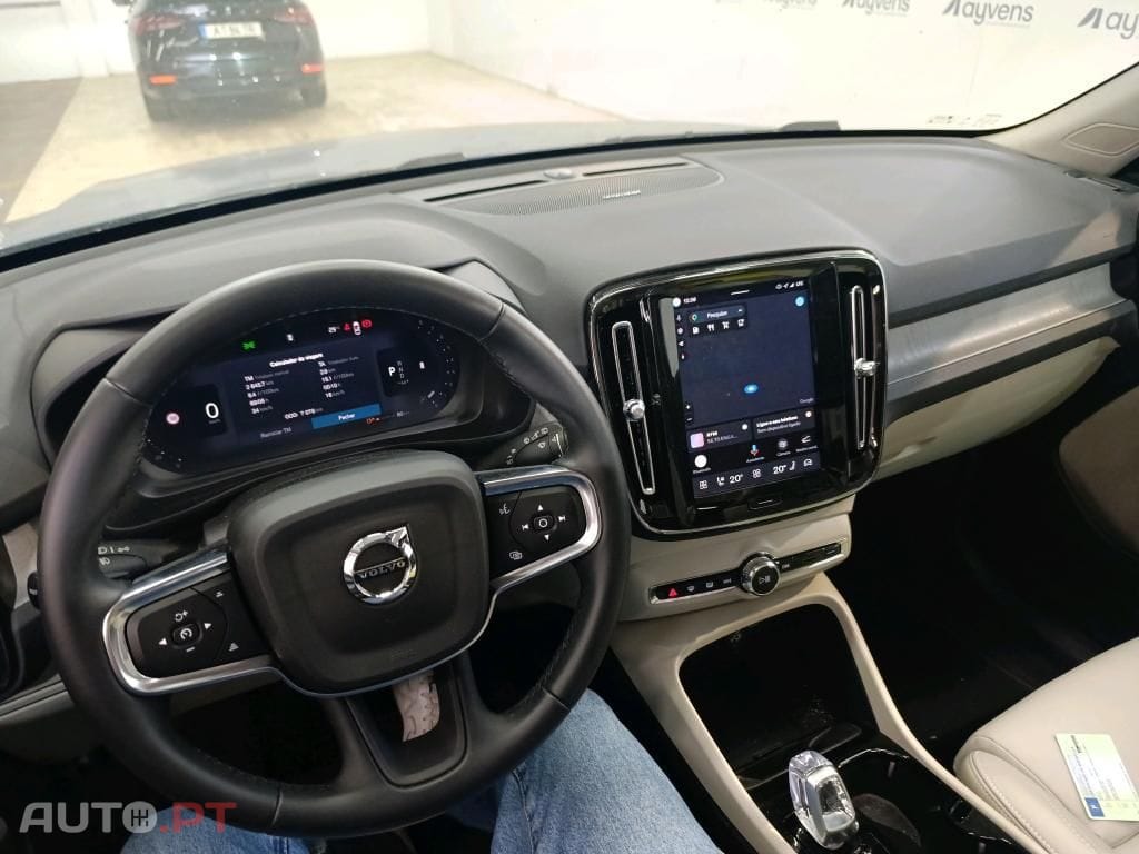 Volvo XC40 2.0 B3 Plus Dark