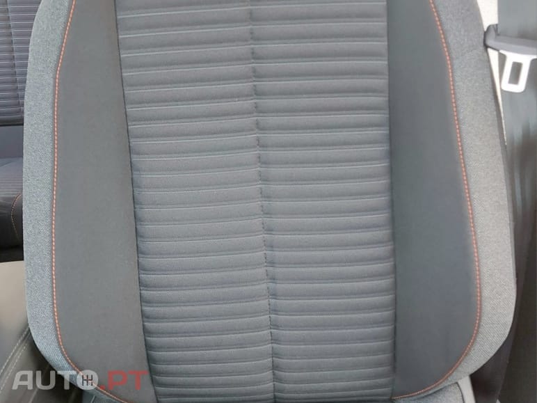 Peugeot E-2008 50 kWh Active Pack