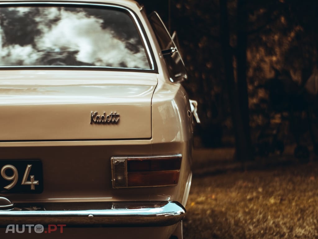 Opel Kadett Sedan 2 door 1.1