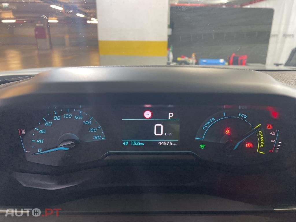 Peugeot E-2008 50 kWh Active Pack