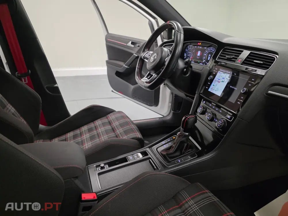 Volkswagen Golf 2.0 TSI GTI DSG Performance