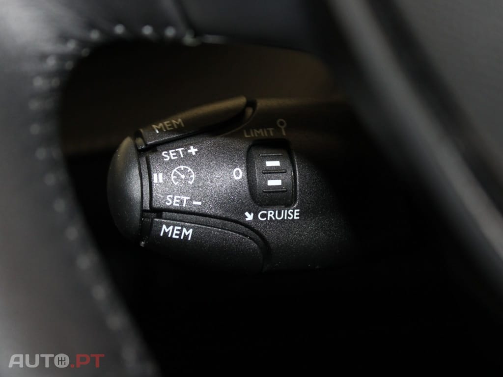 Peugeot 2008 1.5 BHDI ACTIVE I.V.A DEDUTIVEL 