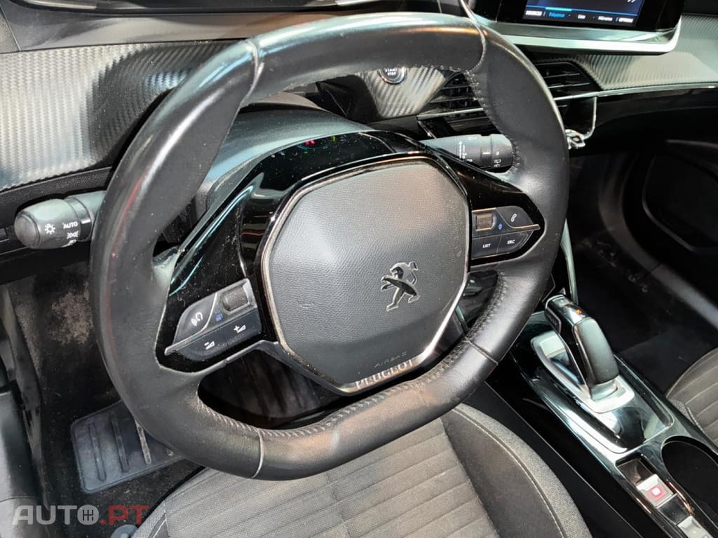 Peugeot E-2008 Style