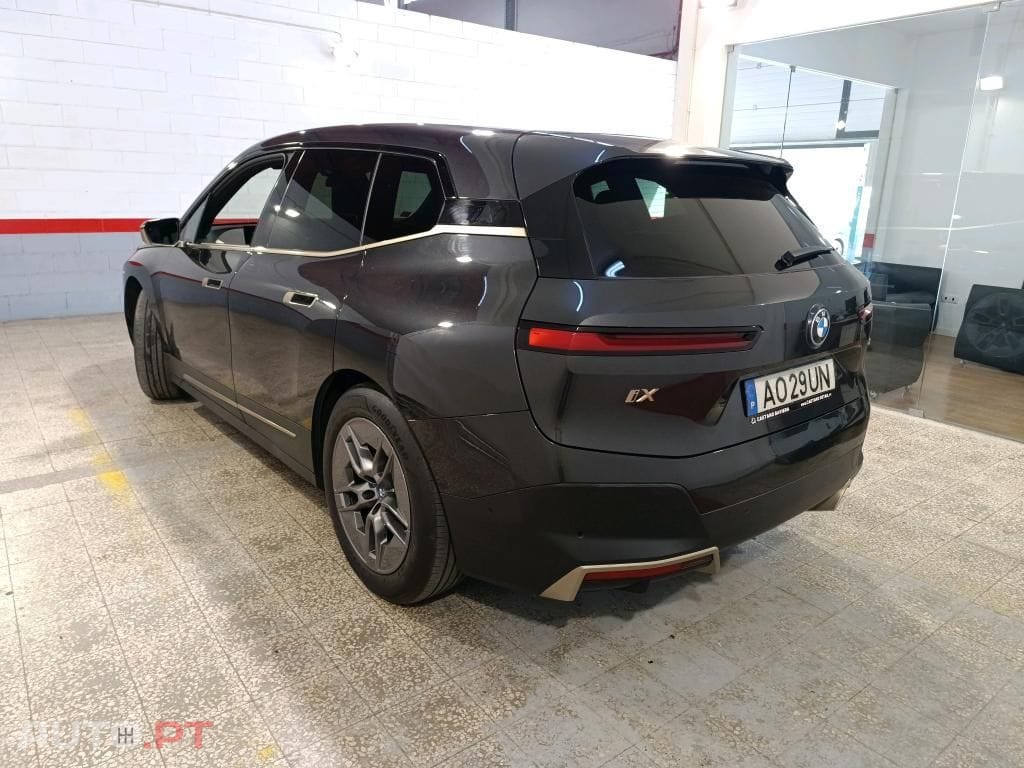 BMW iX xDrive 40