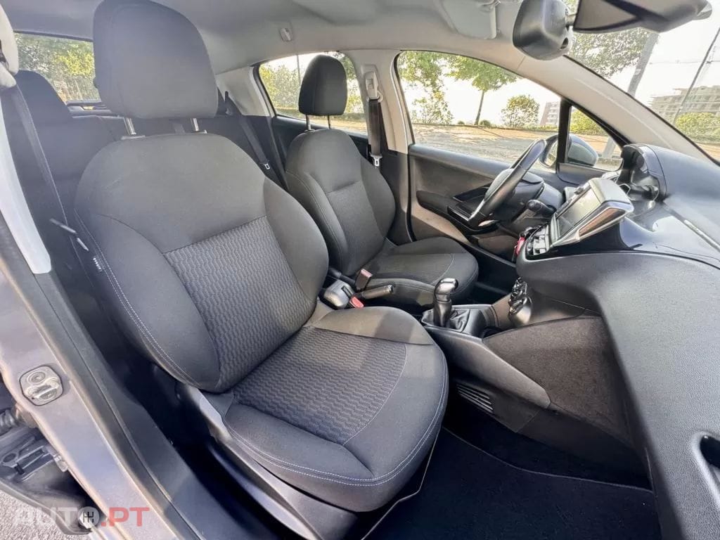 Peugeot 208 1.2 PureTech Signature