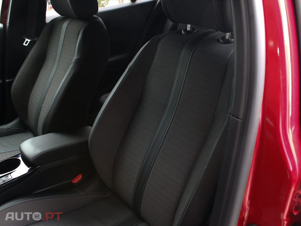 Peugeot E-2008 50 kWh Allure