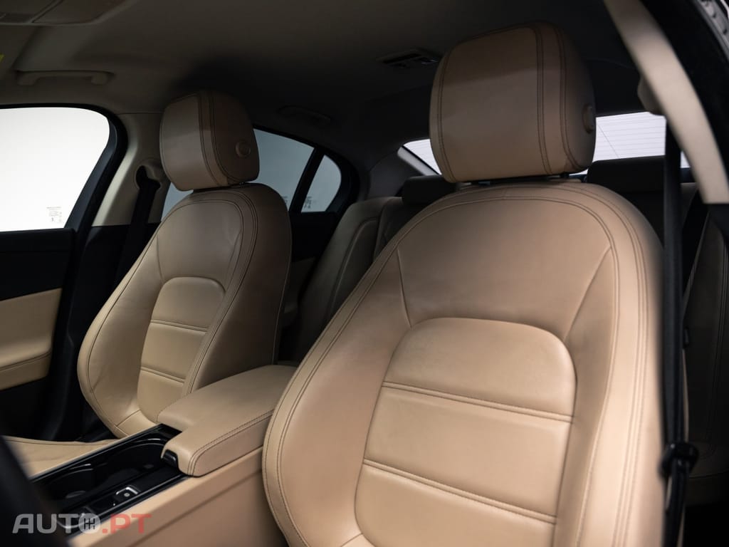 Jaguar XE 2.0 D Prestige Aut.