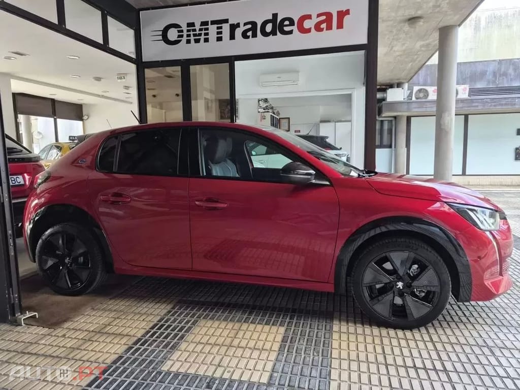 Peugeot E-208 50 kWh GT