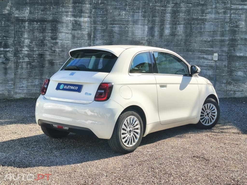 Fiat 500e Action