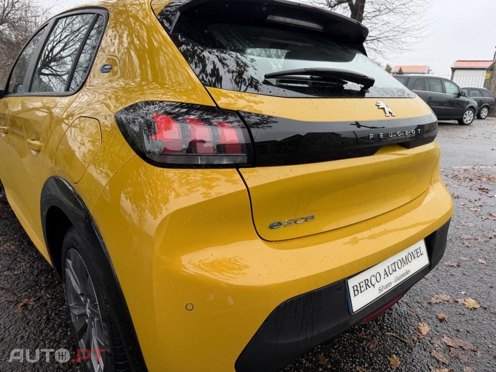 Peugeot E-208 50 kWh Allure Pack