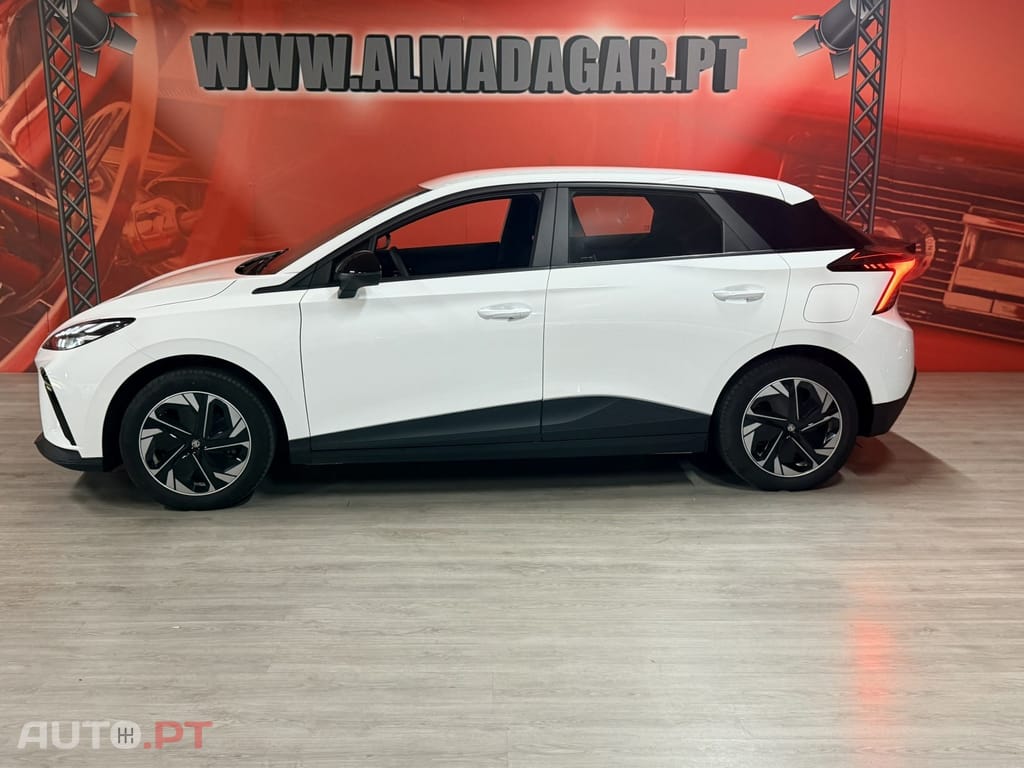 MG MG4 51 kWh Standard