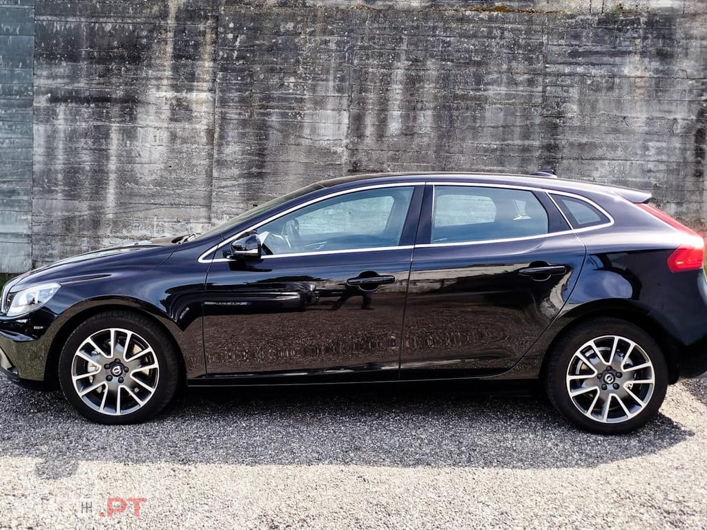 Volvo V40 2.0 D4 R-Design