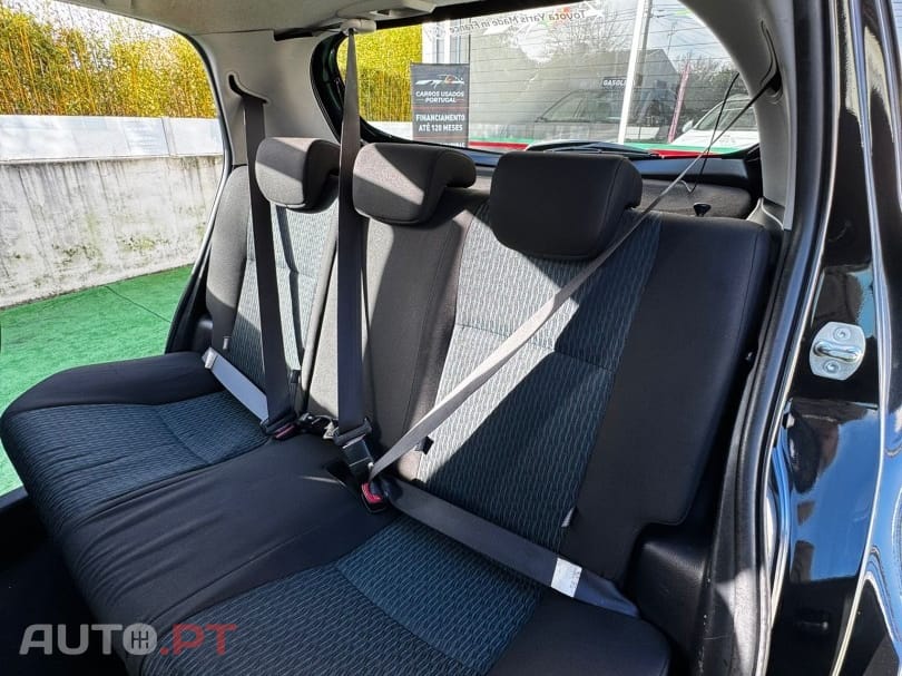 Toyota Yaris 1.33 VVT-i Sport+Navi