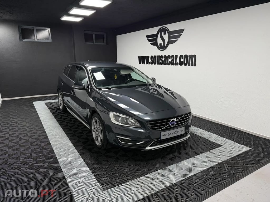 Volvo V60 D6 Plug-In-Hybrid AWD Geartronic Summum