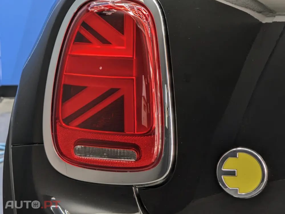 MINI Cooper Cooper SE Yours