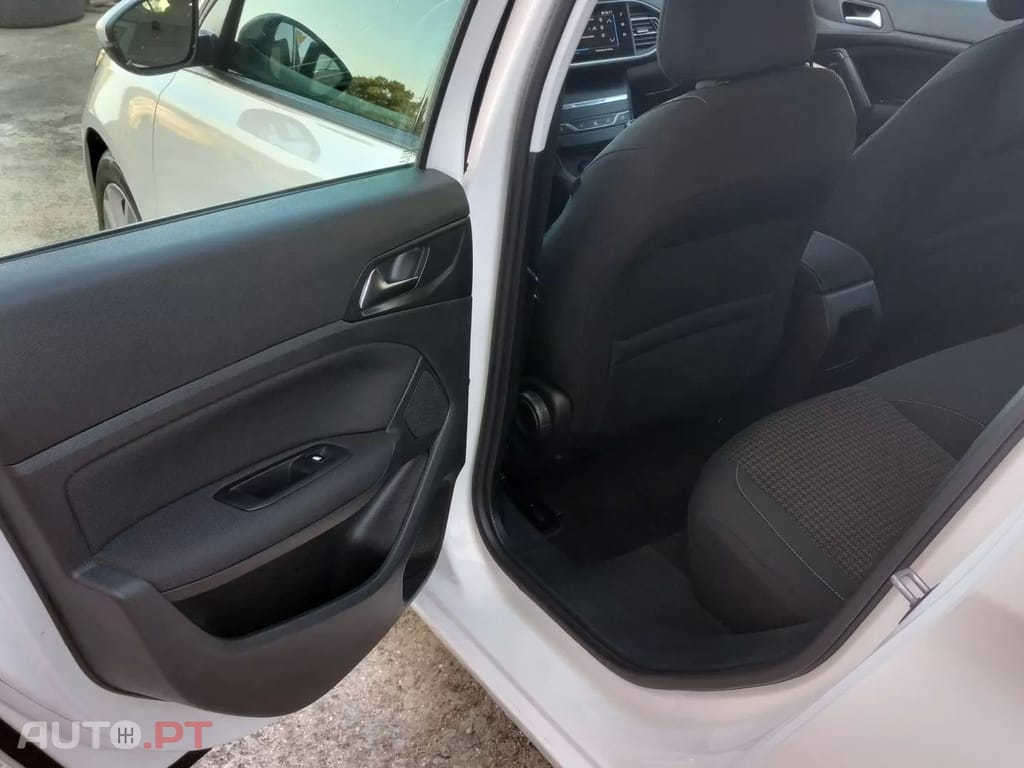 Peugeot 308 1.5 BlueHDi Business Line — fotografia 16