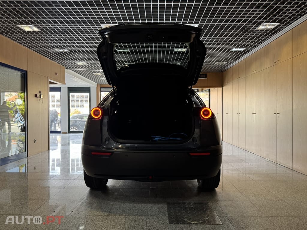 Mazda MX-30 e-SKYACTIV Advantage+Modern Confidence