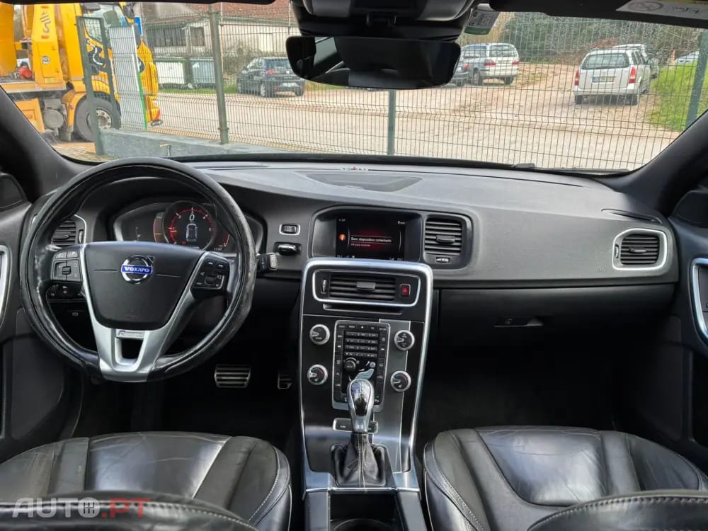Volvo V60 2.4 D6 R-Design Momentum AWD Phev