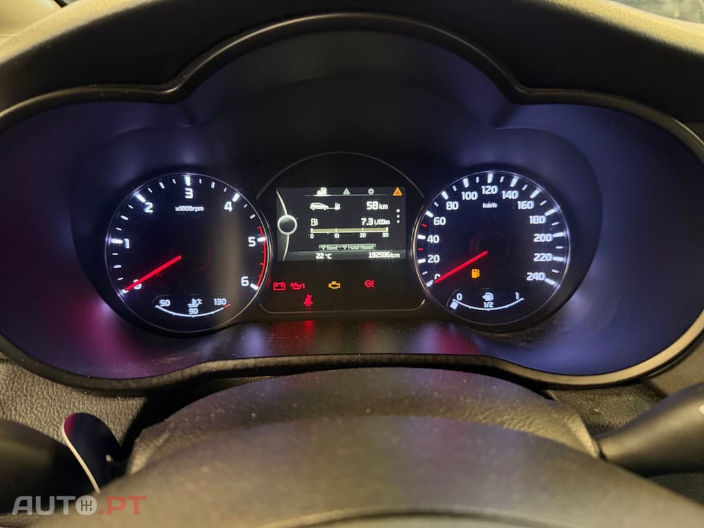 Kia Carens 1,7d 7L
