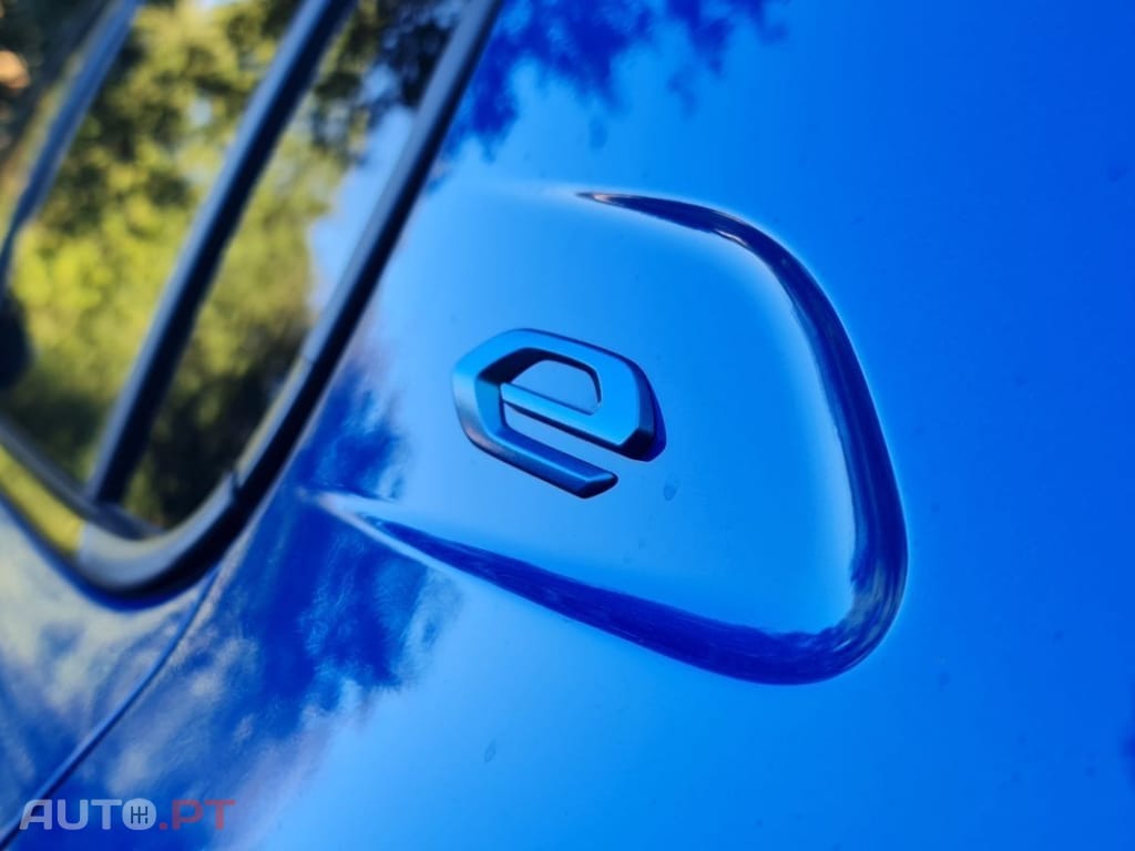 Peugeot E-208 GT