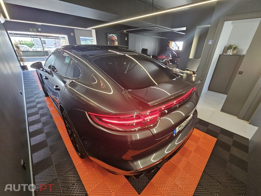 Porsche Panamera 4 E-Hybrid