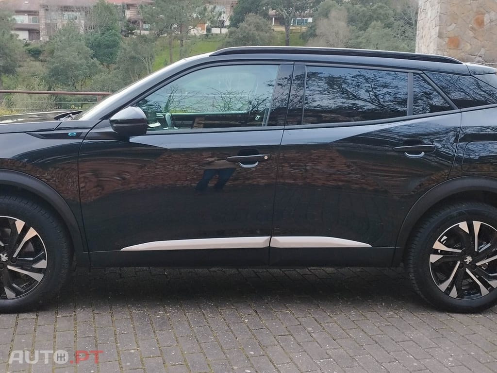 Peugeot E-2008 50 kWh Allure