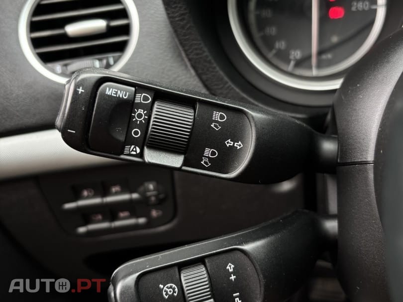 Alfa Romeo 159 1.9 JTD 16V Distinctive — fotografia 15