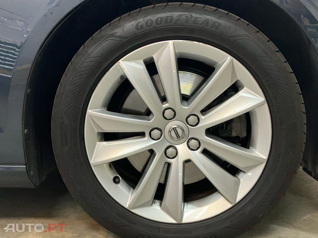 Volvo V60 2.0 B4 Momentum Plus Geartronic
