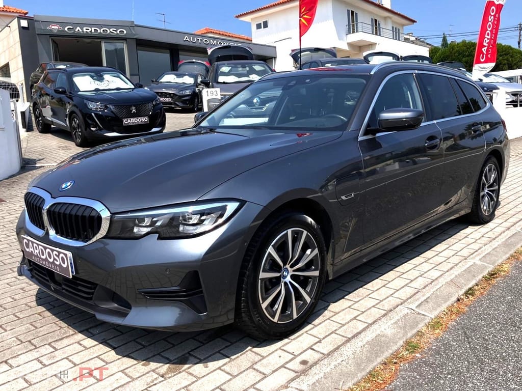 BMW 330 e Touring Auto
